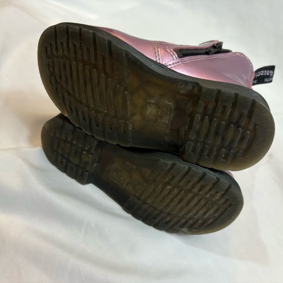 Dr Martens Junior 2976 Metallic Chelsea Boots in Pink Lavender Glitter Gussets - Picture 8 of 8